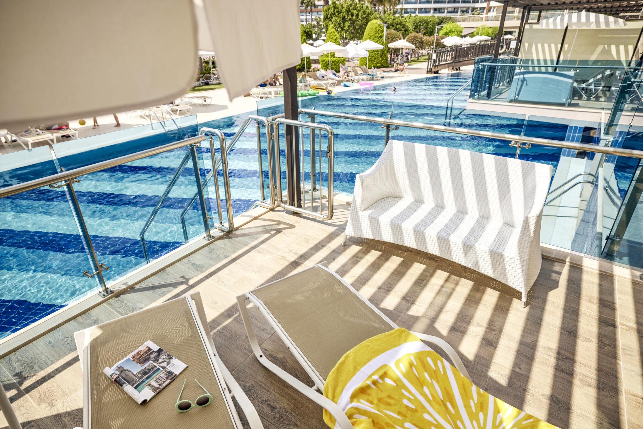 Swim Up Zimmer - TUI MAGIC LIFE magazine
