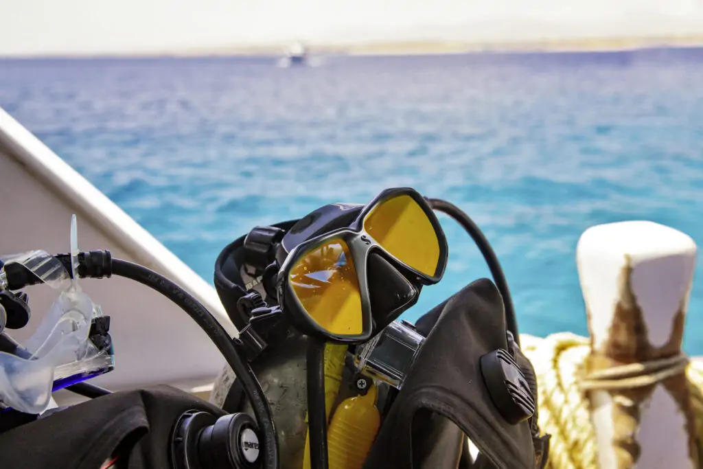 Lastminute Sommerurlaub Ägypten Rotes Meer - Tauchausrüstung Schnorchelmaske auf Boot TUI MAGIC LIFE Redsina Sharm el Sheikh
