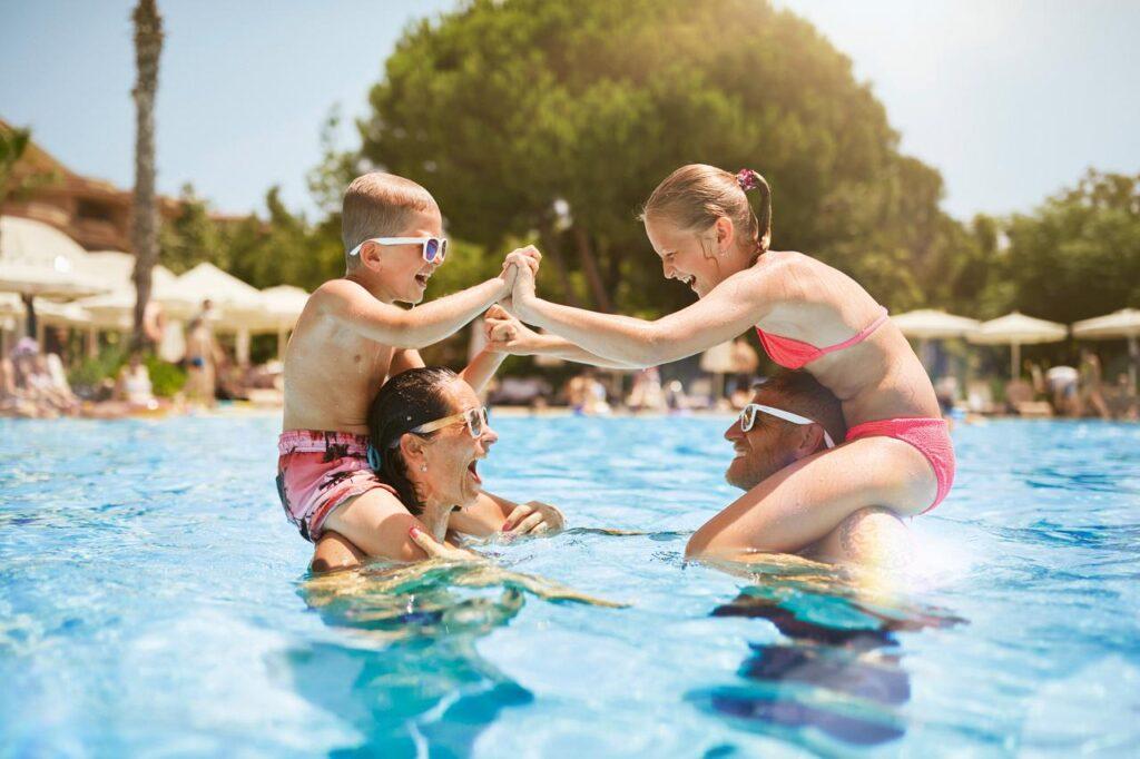 Familienurlaub bei TUI MAGIC LIFE – jetzt checken, wann Urlaub buchen sinnvoll ist.