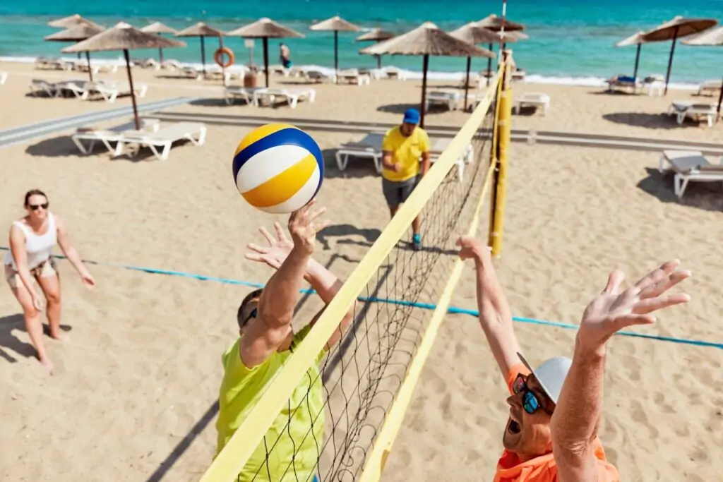 Beachvolleyball im TUI MAGIC LIFE Club für Singles und sportbegeisterte Urlauber