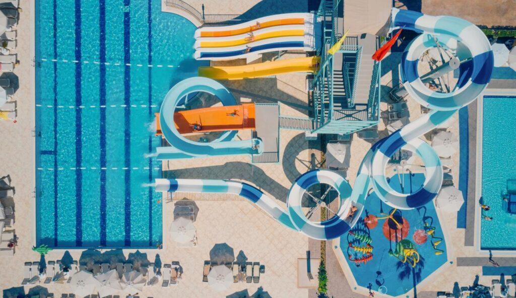 10 Pools, 5 Wasserrutschen: Der Aquapark im TUI MAGIC LIFE Masmavi aus der Vogelperspektive – Hotels mit Aquapark in Perfektion