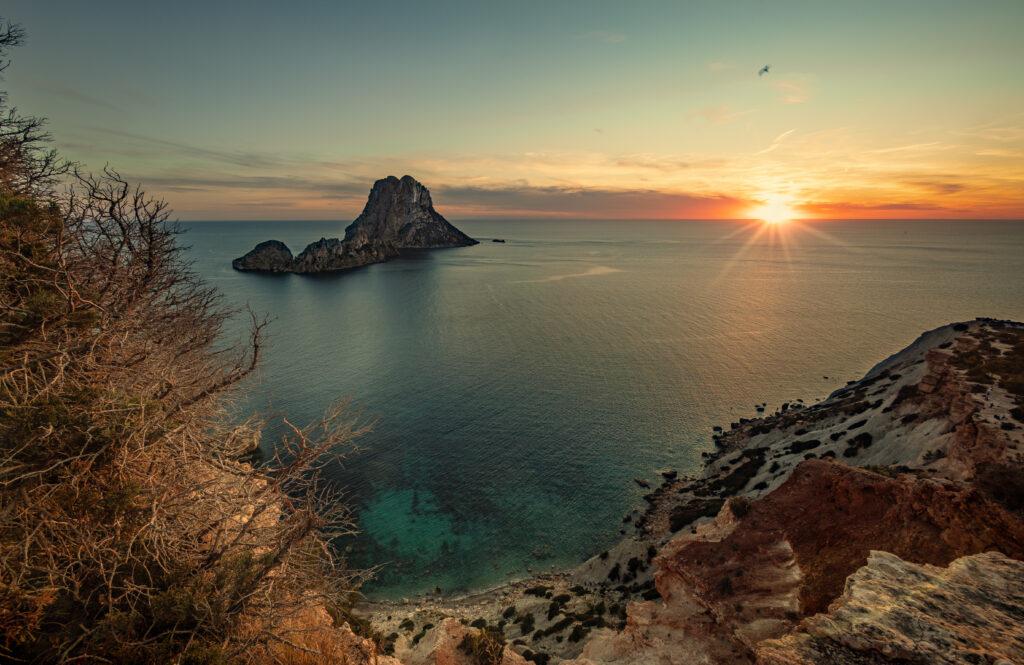 Sonnenuntergang Es Vedrà Ibiza Ausflugsziel mit Mietwagen auf Ibiza