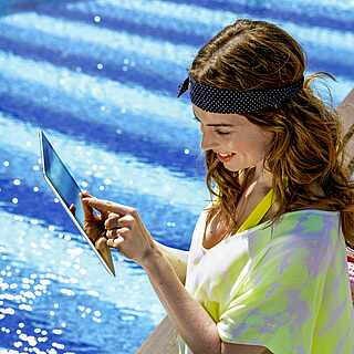 Frau mit Tablet