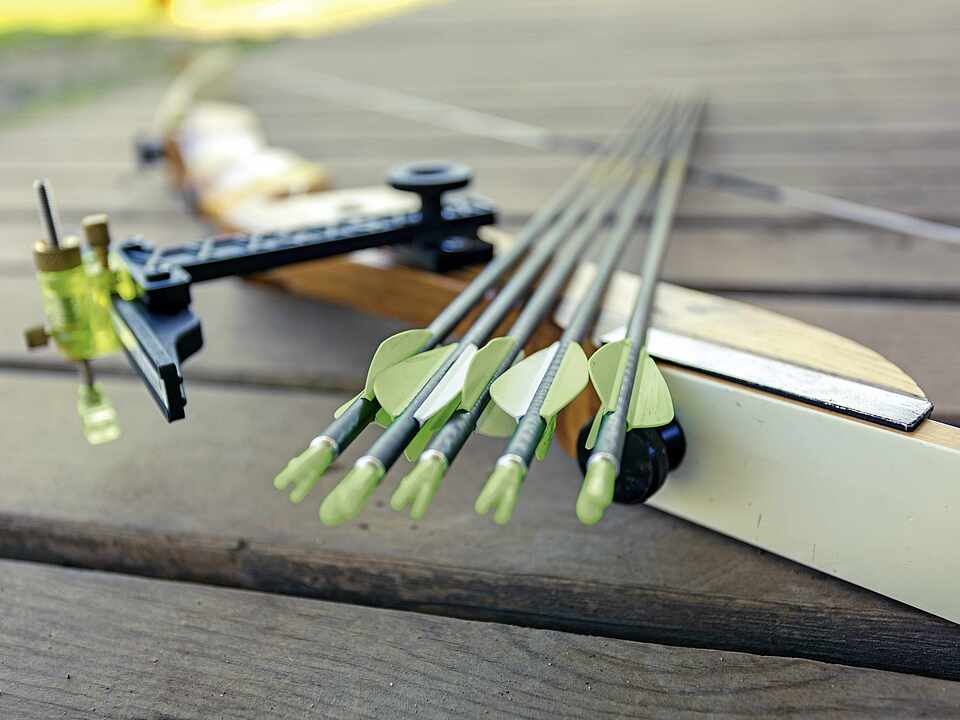 Pfeile und Bogen zum Bogenschießen